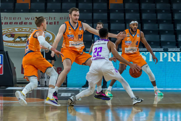 而防线失衡 而防线失衡