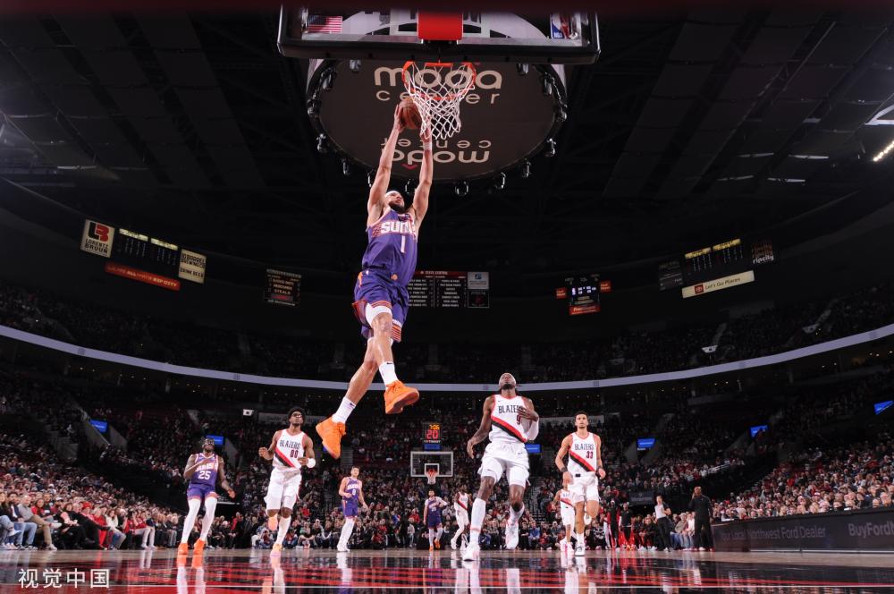 引人注目的 引人注目的